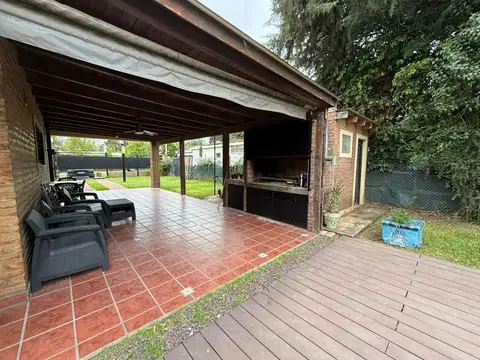Casa 5 ambientes con 2 baños