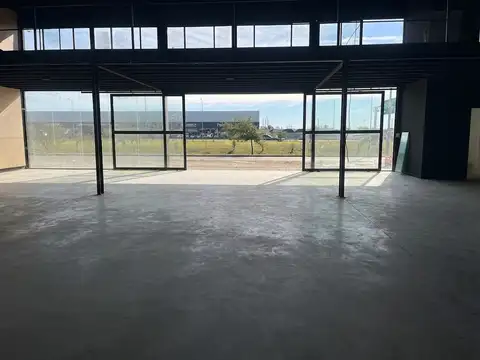VENTA LOCAL COMERCIAL. SOBRE AV CIRCUNVALACION NORTE. COLECTORA EXTERNA. POETA LUGONES