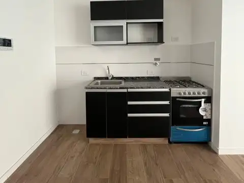 Pergamino 100, Piso 1