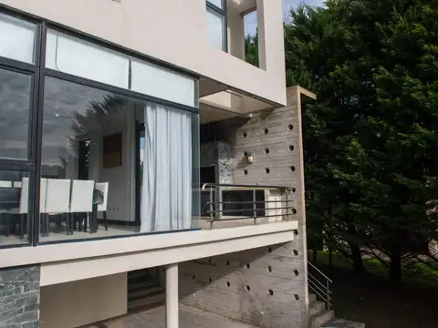 Casa 4 ambientes con 4 baños