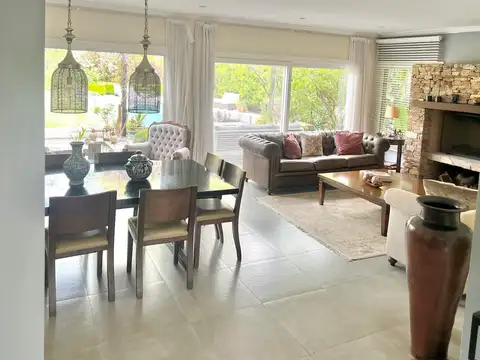 Casa 7 ambientes con 4 baños