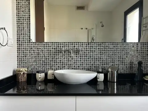 Casa en Alquiler con 4 cocheras