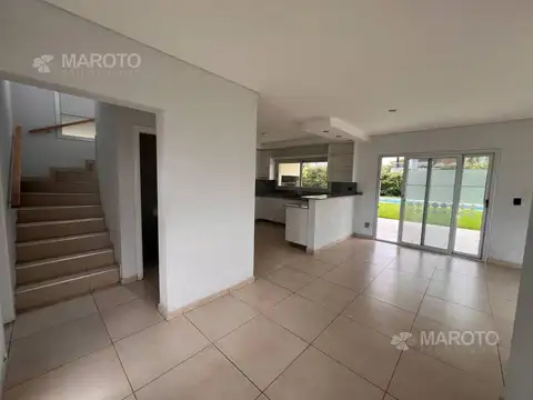 Casa en Venta con 3 cocheras