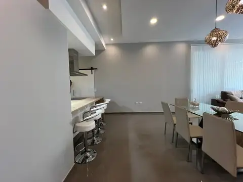 Casa 8 ambientes con 3 baños