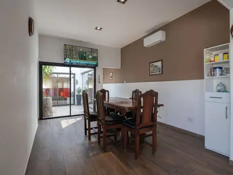 Casa 7 ambientes con 2 baños