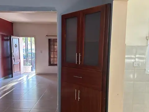 VENTA ESQUINA CENTRICA,  CASA 3 AMB + DEPTO 2 AMB,  EN EL CORAZON DE CALETA OLIVIA