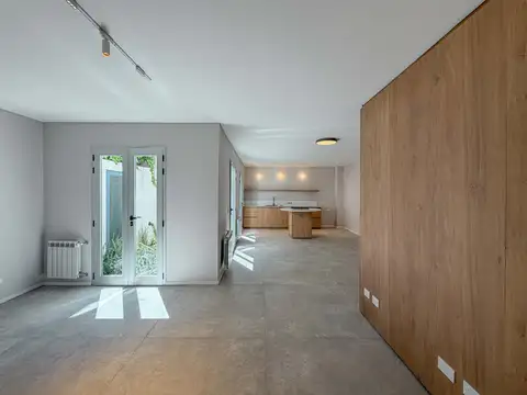 Casa de pasillo a estrenar de 3 dormitorios con jardín y terraza en zona río