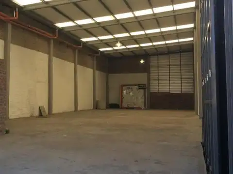 Depósito en Piñeyro