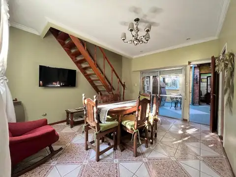 En venta, PH tipo Casa, al frente, muy amplio, con terraza