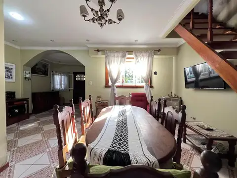 En venta, PH tipo Casa, al frente, muy amplio, con terraza