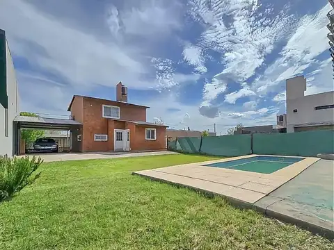 Casa 4 ambientes con 2 baños
