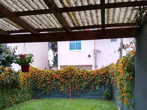 Casa 3 ambientes con 2 baños