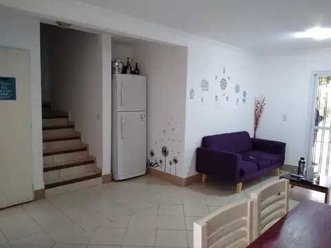 VENTA DUPLEX 3 AMBIENTES A RECICLAR CON COCHERA EN ESCOBAR