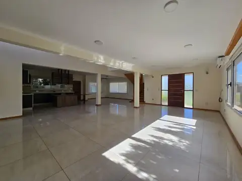 Casa en Alquiler de 4 dormitorios