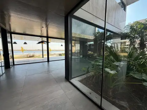 Casa en Venta con 8 cocheras