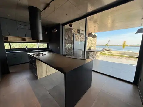 Casa Muelles Puertos al lago central