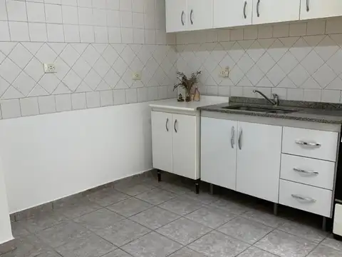 Depto Tipo Casa en Venta en Monte Castro, USD 215.000