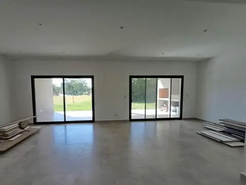 Av De Los Lagos 100