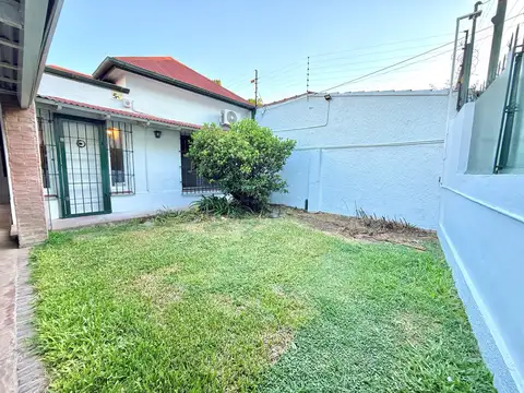 Casa en Venta de 3 Ambientes más Departamento con Parque en Quilmes Centro