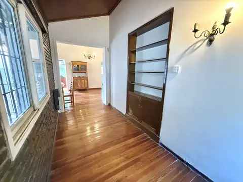 Casa en Alquiler con 2 cocheras