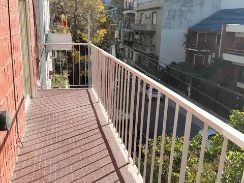 DEPARTAMENTO 3 AMBIENTES AL FRENTE CON BALCON