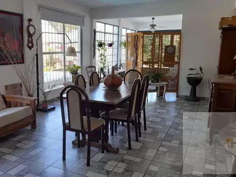 Casa en Venta con 6 cocheras