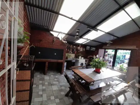 Casa Multifamiliar con 3 Unidades Independientes EN VENTA - Los Polvorines