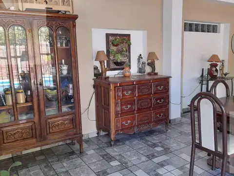 Casa 8 ambientes con 3 baños