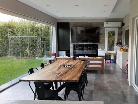 Casa 5 ambientes con 4 baños