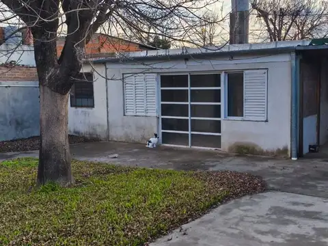 Casa 3 ambientes con 1 baño