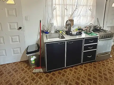 Casa 6 ambientes con 2 baños