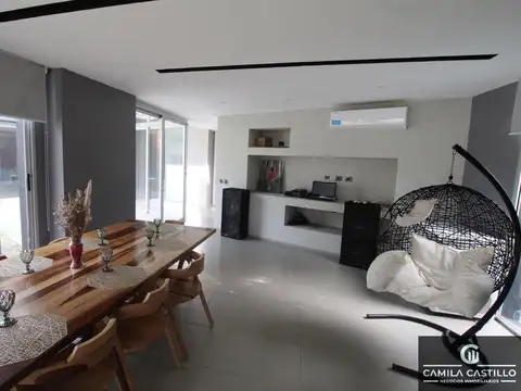 Casa 5 ambientes con 3 baños