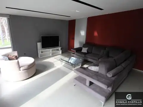 Casa en Alquiler con 1 cochera