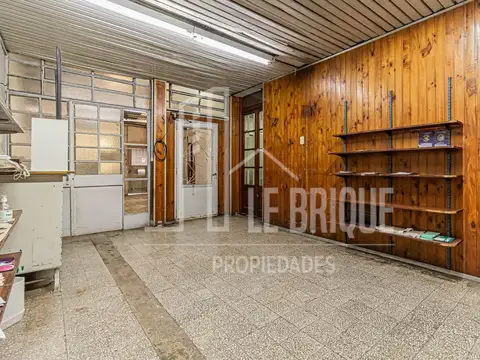 Excelente galpón en lote propio