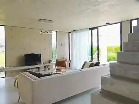 Casa 5 ambientes con 3 baños