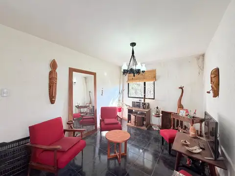 Departamento en venta de 4 ambientes en Barrio Piedrabuena, escalera 3. Sobre Zuviria