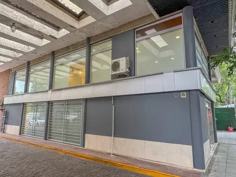 Local en Alquiler en Acassuso Vias  /  Santa Fe, USD 12.000
