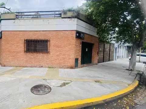 VENTA DE CASA 145m2 - 4 AMB CON TERRAZA, COCHERA.