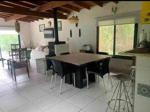 Casa 3 ambientes con 2 baños