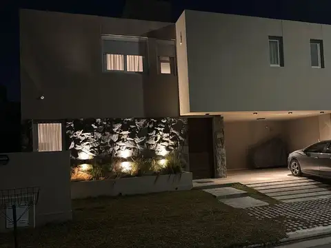 CASA 4 DORMITORIOS SOLARES DE MANANTIALES