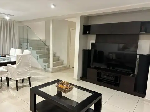 CASA 4 DORMITORIOS SOLARES DE MANANTIALES