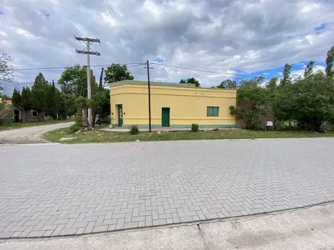 CASA EN VENTA frente a la Plaza de Las Chacras, pedanía La Paz