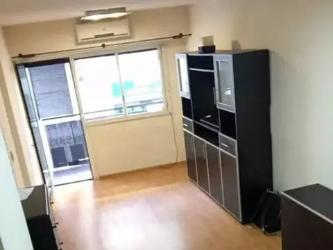 Amplio Monoambiente, balcón, cocina separada y baño completo