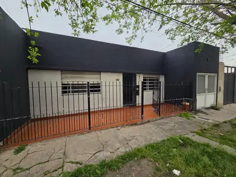 Casa en VENTA 2 Hab. + patio