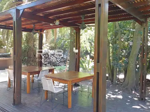 Casa en Venta con 4 cocheras