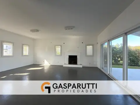 Casa en Venta con 6 cocheras