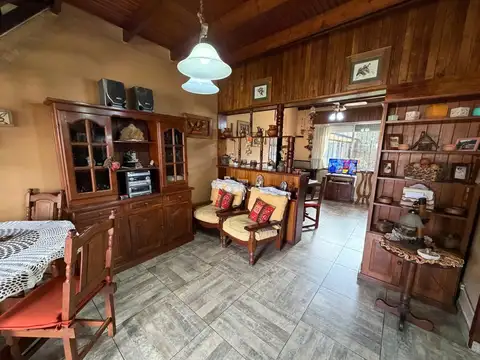 Casa en Venta con 2 cocheras