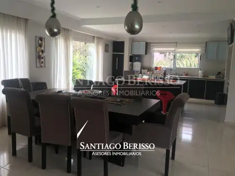 Casa 5 ambientes con 3 baños