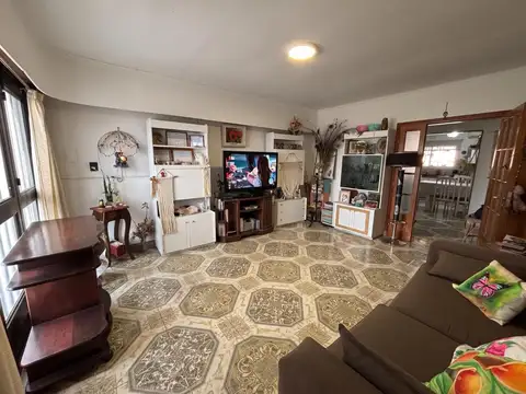 Casa 5 ambientes con 2 baños