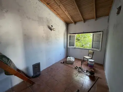 Casa 6 ambientes con 2 baños